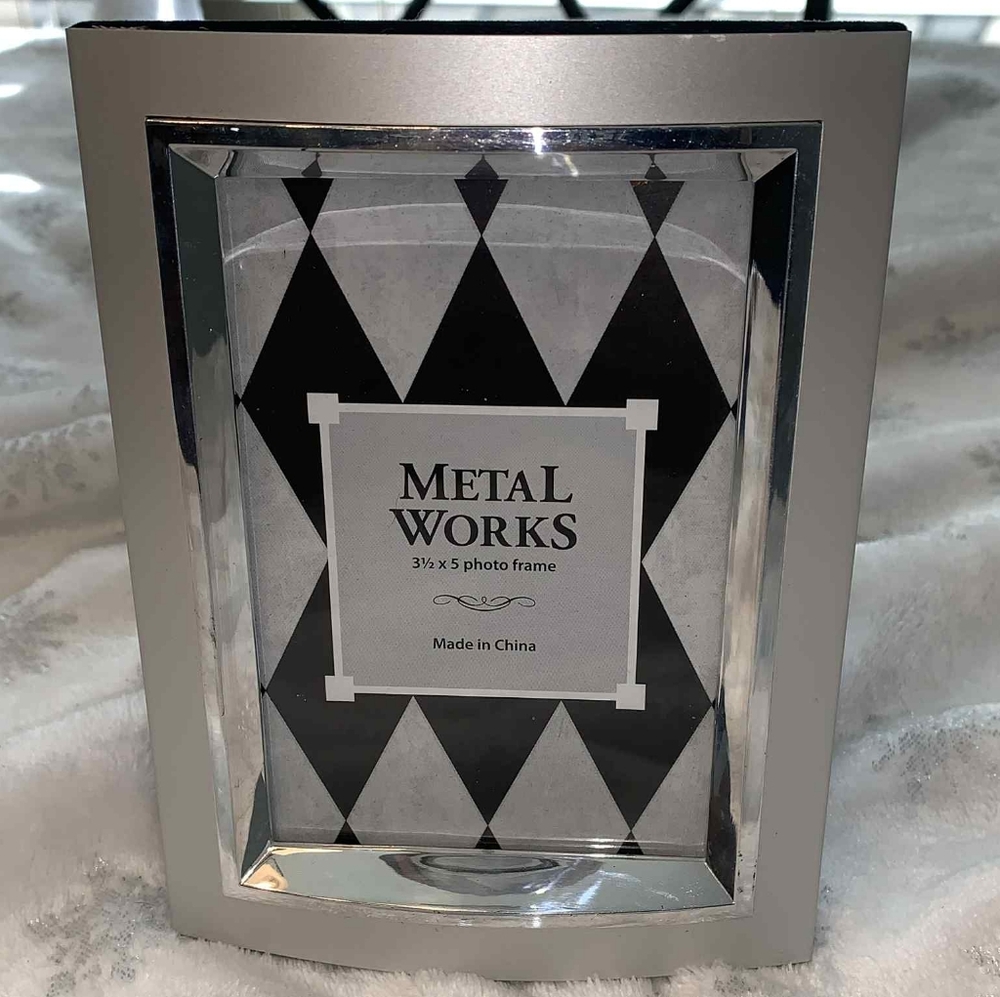 Silver Metal Works Photo Frame 3.5" X 5" NWOT Home Accents Decor